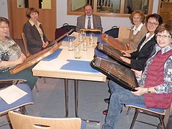 Die Zithergruppe "Saitenspiel" gibt am Freitag ein Adventskonzert. Foto: Karl-Heinz Hofmann