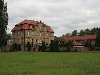 Was passiert hinter den Mauern von Schloss Gleusdorf? Viele Fragen, kaum Antworten. Foto: Eckehard Kiesewetter