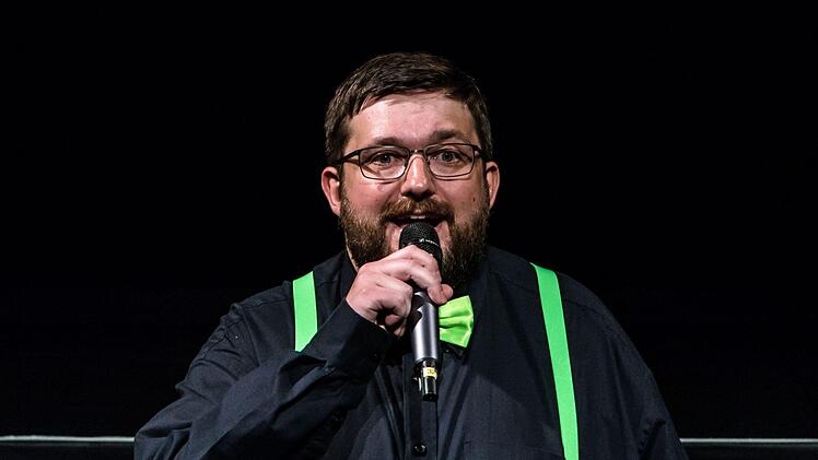 Mitreißendes Jubiläums- und Abschiedskonzert: Unter Leitung seines scheidenden Dirigenten Moritz Metzner begeisterte der Coburger Hochschulchor "Die Klangfänger" im ausverkauften Landestheater.Foto: Jochen Berger