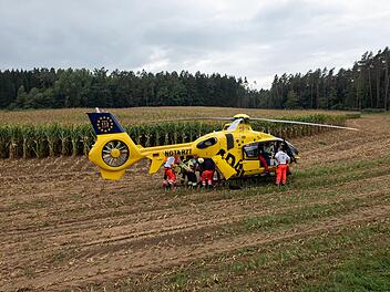 Lkw-Fahrer bei Unfall in F&uuml;hrerhaus eingeklemmt