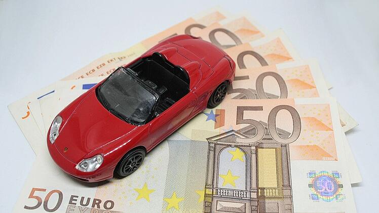 Kfz-Versicherungstarife: Leistungen und Kundenbewertungen im Fokus