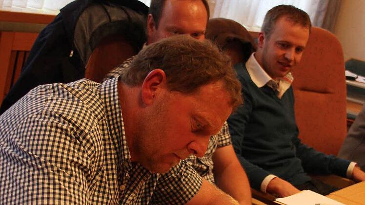 Thomas Schlee unterzeichnet, weiterhin als Zweiter Bürgermeister zur Verfügung zu stehen.