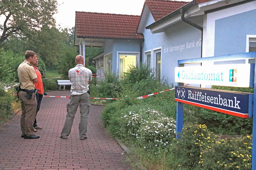 Unbekannte versuchen Geldautomaten in Leesten zu sprengen – ein Tatverdächtiger gefasst
