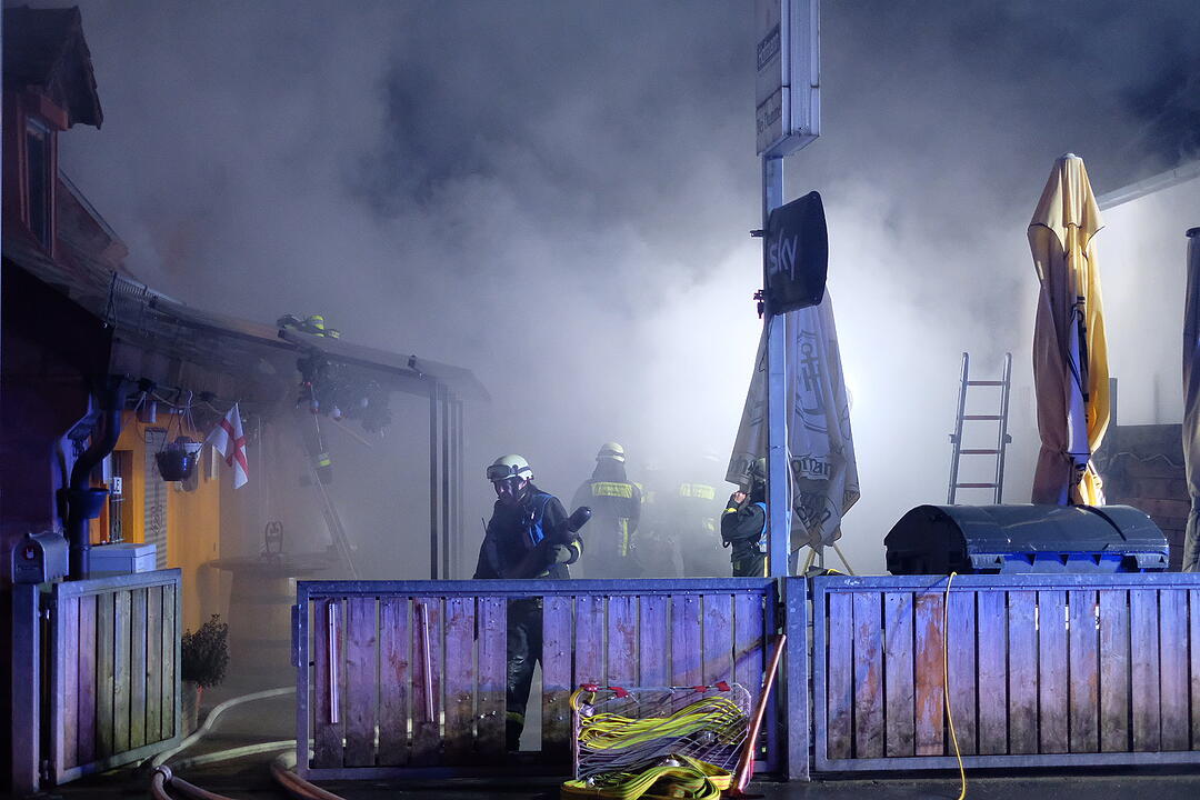 Nürnberger Gaststätte geht in Flammen auf: Anwohner evakuiert