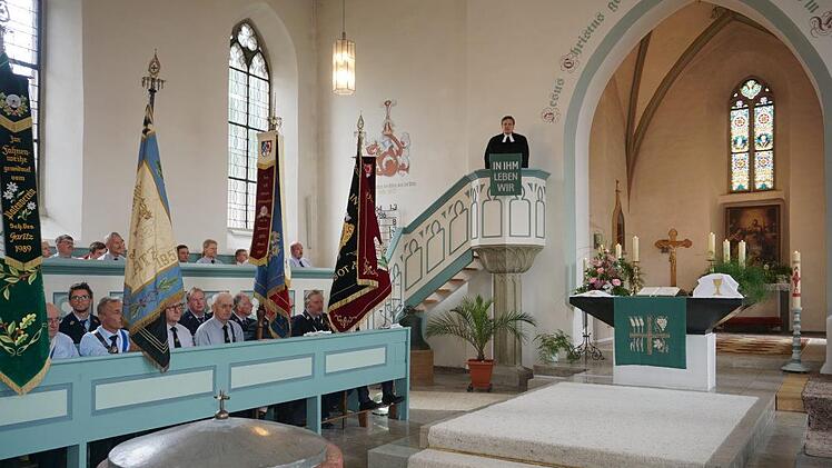 Ein letztes Mal stand Pfarrer Carsten Friedel vor seiner Gemeinde in der  Pfarrkirche von Geroda. Foto: Marion Eckert