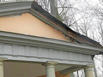 Der beschädigte Pavillon im Januar 2018  Foto: Gartenamt