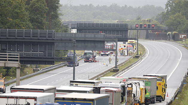A6 bei N&uuml;rnberg: Sperrung nach LKW-Unfall mit Gefahrgut