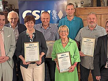 Robin Kuhn (von links), Robert Kiesel MdL a.D., Hiltrud Kiesel, Dr. Friedrich Heyder, Doris Vogel, Dominik Kiesel, Roberto Fischer und Ren&eacute; Wackenreuter bei der Jahreshauptversammlung der CSU Reiterswiesen-Arnshausen.Christoph Rustler