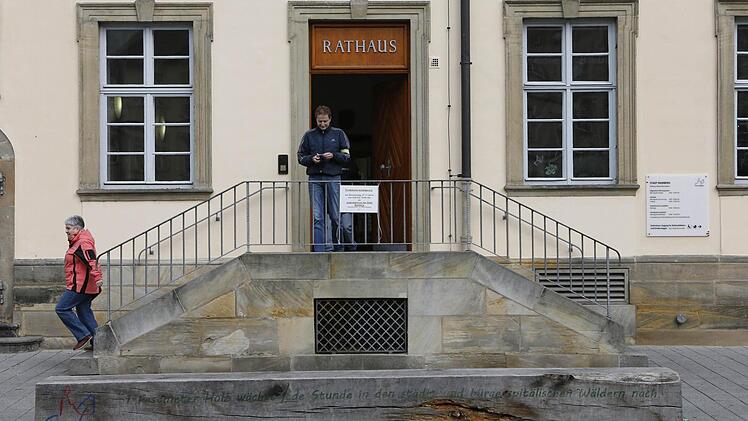 Der Eingang am Maxplatz ist nicht barrierefrei. Foto: Matthias Hoch