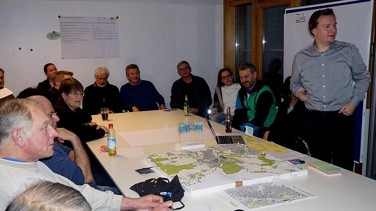 Die Bürger beteiligten sich rege an der Denkwerkstatt.   Foto: Richard Sänger