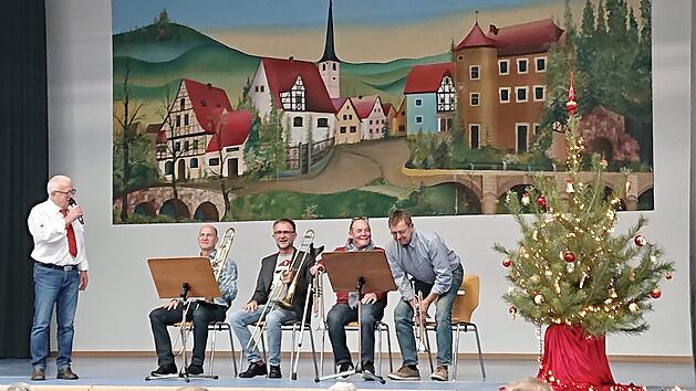 Die Bl&auml;sergruppe J&uuml;rgen Limpert sorgt seit 31 Jahren f&uuml;r vorweihnachtliche Kl&auml;nge bei den Feiern.  Foto: Bianca Volkert