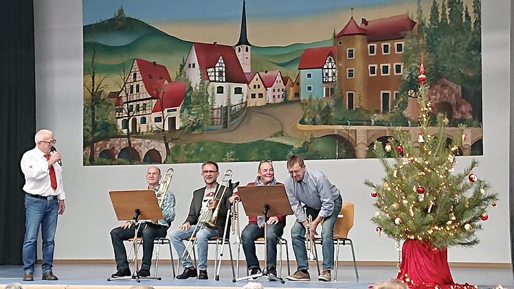 Die Bläsergruppe Jürgen Limpert sorgt seit 31 Jahren für vorweihnachtliche Klänge bei den Feiern.  Foto: Bianca Volkert