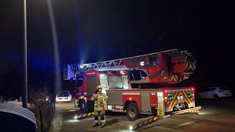 Bamberg: Rauchentwicklung in Wohnhaus - Nachbar tritt Tür ein und rettet Bewohnerin