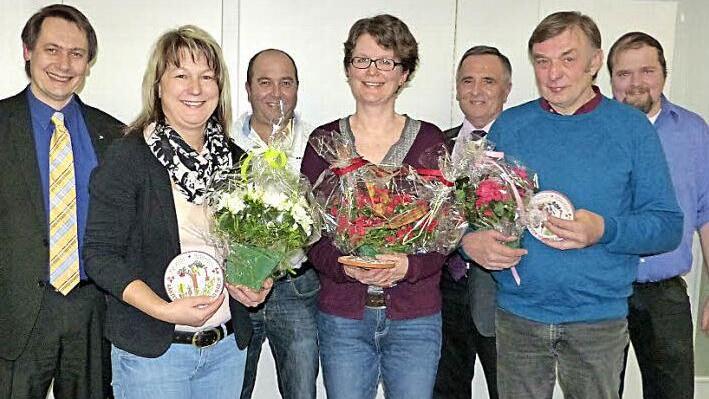 Bürgermeister Roland Wolfrum, Michaela Witzgall, Vorsitzender Uwe Ehrhardt, Karin Günther, Kreisvorsitzender Günter Reif, Robert Kremer und Zweiter Vorsitzender Andreas Dremer (von links) nach der Auszeichnung der schönsten Anwesen Foto: Klaus-Peter Wulf