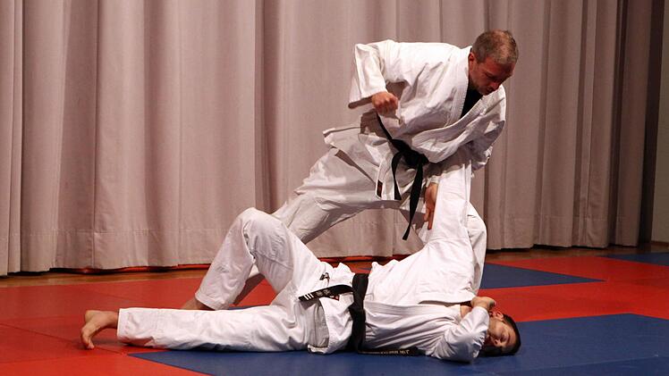 Selbstverteidigung vom Feinsten bot die JuJutsu-Gruppe. Foto: Thomas Dill