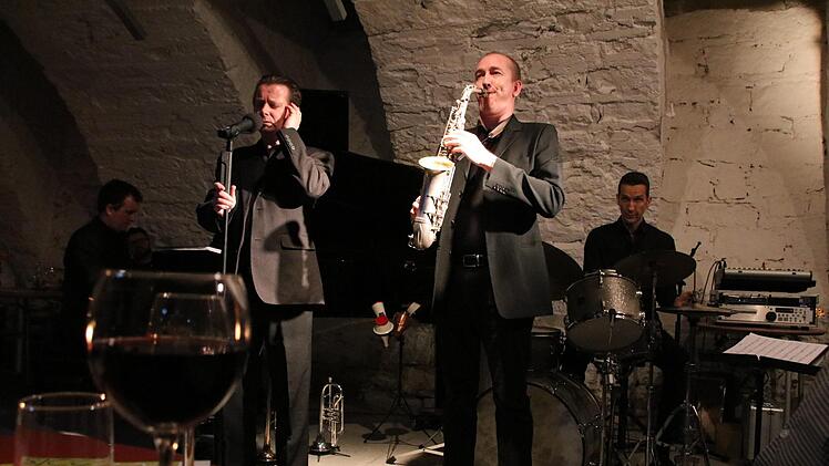 "Echoes of Swing" gastierte zum Start ihrer Jubiläumstournee in der Oberen Saline. Foto: Ralf Ruppert