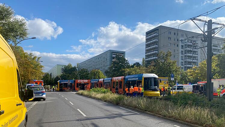 Verletzte bei Unfall nahe Alexanderplatz