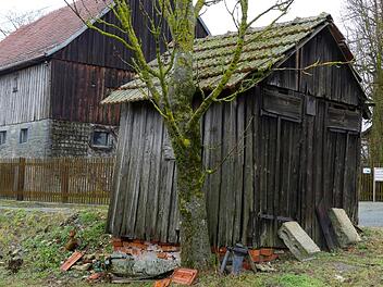 In dieser kleinen Hütte, die der Großvater von Rudolf Dippold mit gebaut hat, ist noch heute die alte Viehwaage der früheren Michelsreuther Landwirte untergebracht.