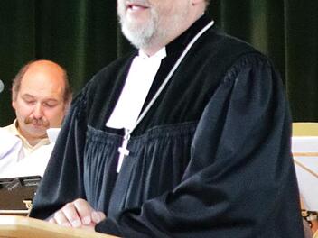 Dekan Thomas Kretschmar wird am 26. Januar nicht der einzige Geistliche im evangelisch-lutherischen Dekanat Kulmbach sein, der auf Wanderschaft geht.  Foto: Archiv/Klaus Klaschka