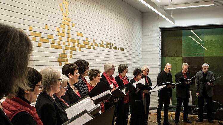 Viel Beifall erhielt das neu gegründete Vokalensemble Klangwerk Coburg bei seinem Debüt-Konzert.Foto: Jochen Berger