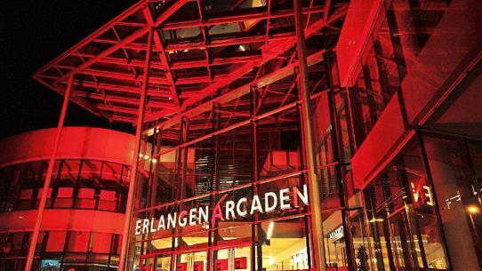 Die Erlanger Arcaden am Montagabend