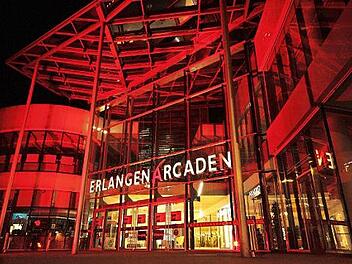 Die Erlanger Arcaden am Montagabend