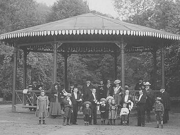 Diese historische Postkarte fand Professor Dan Laor von der Universität Tel Aviv im Nachlass Agnons. Er nahm sie zum Anlass für einen Besuch.