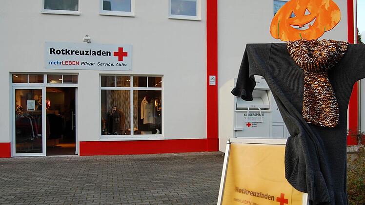 Der Rotkreuzladen in der Steinstraße - mit Halloween-Deko