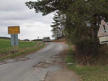 Thema im Gemeinderat: der schlechte Zustand der Ortsverbindungsstraße von Oberreuth nach Trübenbach im Landkreis Coburg Foto: Gerda Völk