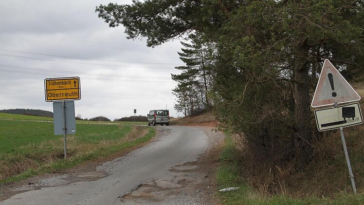 Thema im Gemeinderat: der schlechte Zustand der Ortsverbindungsstraße von Oberreuth nach Trübenbach im Landkreis Coburg Foto: Gerda Völk