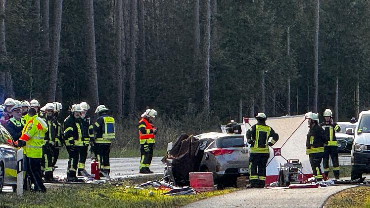 Frontalzusammensto&szlig;: Verkehrsunfall bei Feucht endet t&ouml;dlich