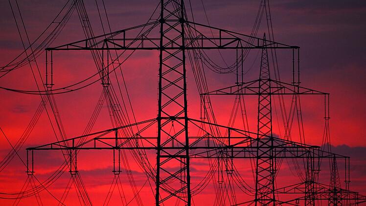 Das Stromnetz in Deutschland besteht aus etwa 38.000 Kilometern an H&ouml;chstspannungsleitungen und &uuml;ber einer Million weiterer Leitungen, die den Strom zu den Menschen bringen. Das alles rund um die Uhr vor Anschl&auml;gen zu sch&uuml;tzen, ist nicht m&ouml;glich, lernt man in der "ARD Story".