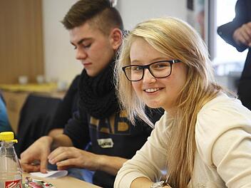 Stefanie Kirchner ist die neue Gesamt-Schülersprecherin und fährt mit ihrem Stellvertreter zur Wahl auf Bezirksebene. Foto: Katja Nauer