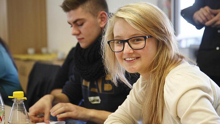 Stefanie Kirchner ist die neue Gesamt-Schülersprecherin und fährt mit ihrem Stellvertreter zur Wahl auf Bezirksebene. Foto: Katja Nauer