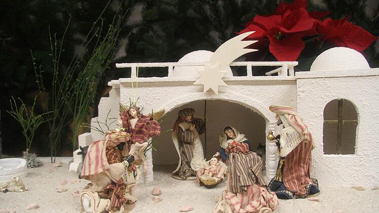 Die orientalische Krippe hat Günther Kotschenreuther aus Stadtsteinach für die Krippenausstellung in Wartenfels zur Verfügung gestellt. Die Figuren sind mit echtem Stoff angezogen.