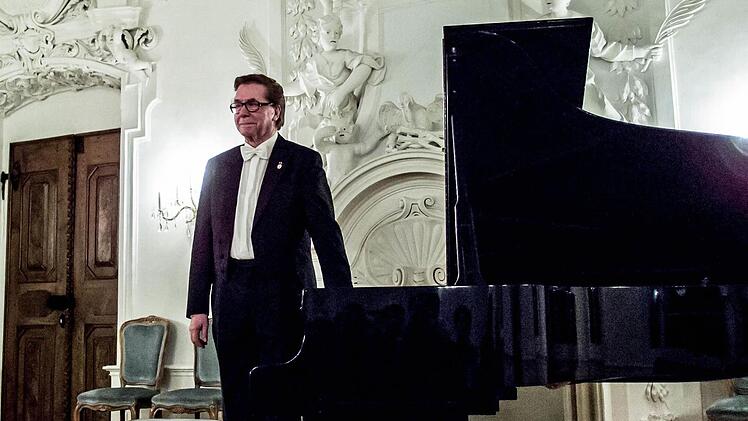 Hans-Dieter Bauer gestaltete einen Schumann-Abend im Kaisersaal von Kloster Banz. Foto: Jochen Berger