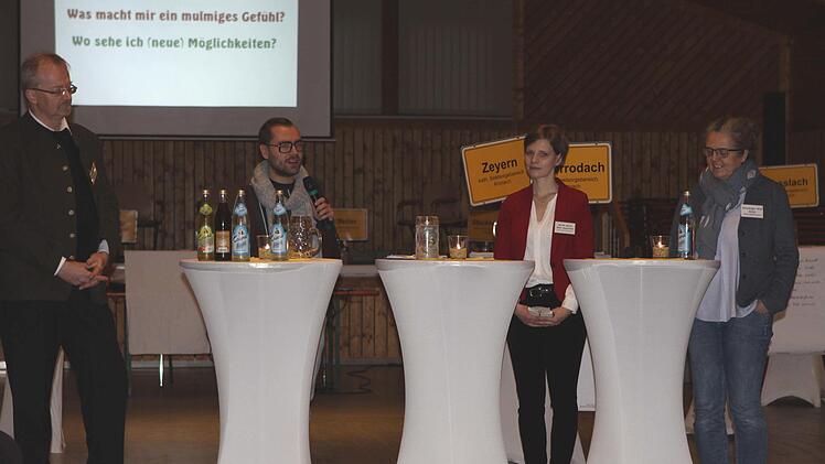 Pfarrer Thomas Teuchgräber, Lukas Löffler, Sarah Röck-Damschen und Katja Straubinger-Wolf stellten sich den Fragen der Besucher beim ersten Treffen im neuen Seelsorgebereich Kronach. Michael Wunder
