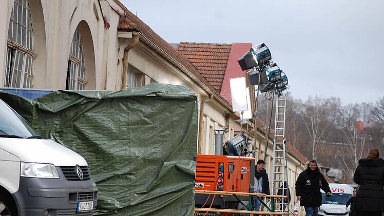 Einer der seltenen Einblicke, die das Produktionsteam Außenstehenden gewährt. Das Spinnenrei-Gelände ist ansonsten abgeschottet. Fotos: Karl Klippel