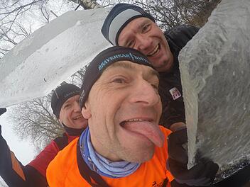 Ali Beierlieb, Rainer Hofmann und Matthias Langhojer (von links) m&ouml;gen Eis. Ganz normal eigentlich, oder nicht? Fotos: Heike Hofmann