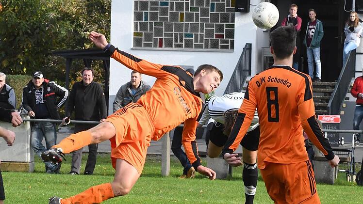 Da fehlt nur noch das Bett: Ansonsten gibt es hier die Haltungsnote 1 f&uuml;r Schondras Spieler. Foto: Hopf