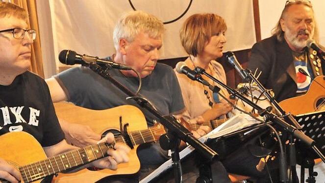 Neben vier Duos das einzige Quartett: WMMF (steht für: Wolfgang, Mona, Martin und Frank) sorgten für schönen, mehrstimmigen Gesang.