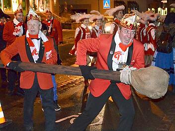Der Rammbock kam dann doch nicht zum Einsatz. Fotos: fra-press
