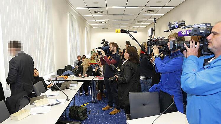 Ein Foto vom Prozessauftakt: Die Verhandlung begann am 7. April 2015 unter großem Publikums- und Medieninteresse. Auch für die Urteilsverkündung werden zahlreiche Zuhörer erwartet.  Foto: Matthias Hoch
