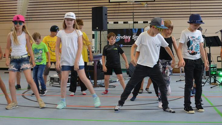 Benefizkonzert mit den &bdquo;Monday Socks&ldquo; und einer Tanzeinlage