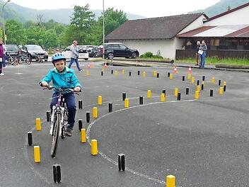 Auf dem Geschicklichkeitsparcours Foto: Paul Pöhlmann