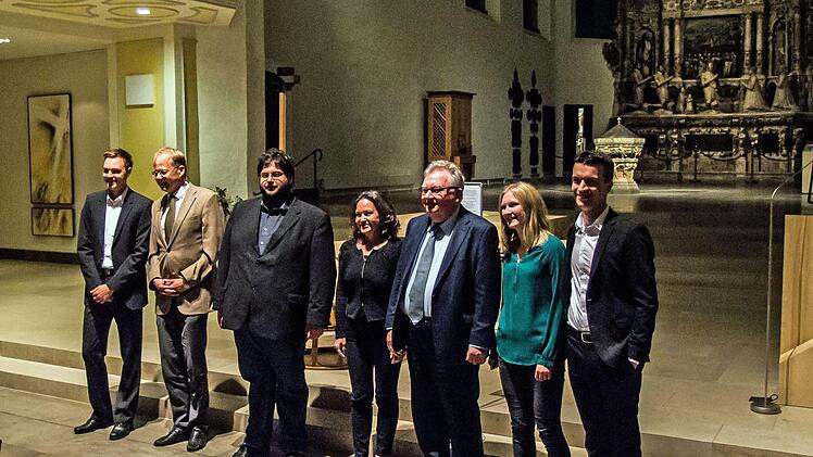 Viel Applaus gab es für ein ungewöhnliches Orgelkonzert in der Coburger Morizkirche. Gestaltet wurde es von den Teilnehmern einer Orgelmeisterkurses von Edgar Krapp (Dritter von rechts).Foto: Jochen Berger
