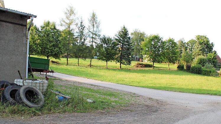 Das in das Dorfgebiet eingegliederte Grundstück mit der Flurnummer 453 am westlichen Ortsrand des Altortes Foto: Addelheid Waschka