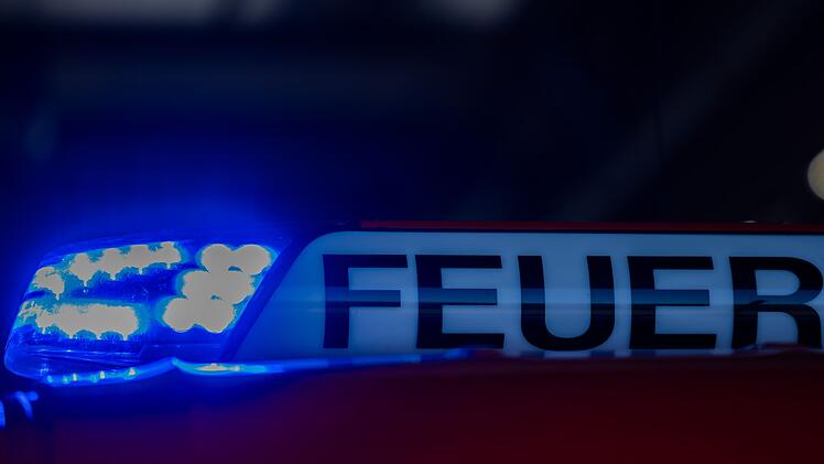 Unwetter in Coburg: Baum st&uuml;rzt auf Br&uuml;cke