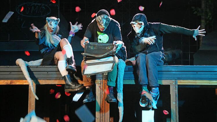 Uraufführung in Coburg: Szene aus "Klassenkämpfe" von Ruth Johanna Benrath.Foto: Henning Rosenbusch