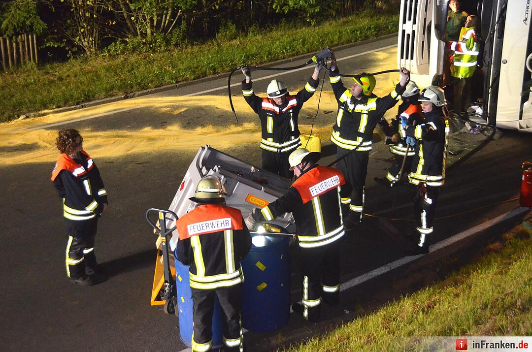 Bergungsarbeiten nach Lkw-Unfall: B27 komplett gesperrt